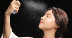 Xịt khoáng mỗi ngày nhưng da vẫn khô? Nguyên nhân có thể nằm ở cách sử dụng