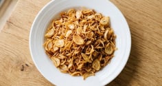 Mẹo làm hành phi vàng giòn, để cả tháng vẫn thơm ngon, không ỉu