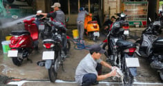 Tại sao nhiều người gặp tình trạng 'cứ vừa rửa xe xong thì trời mưa'?