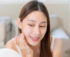 Chăm bôi kem chống nắng nhưng da vẫn sạm màu? 5 sai lầm khiến công sức dưỡng da trở nên kém hiệu quả
