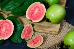 Hạt ổi: Nên ăn hay nên bỏ?