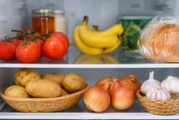 Tủ lạnh không phải kho bảo quản thần kỳ: 7 thực phẩm càng cất tủ lạnh càng hỏng nhanh