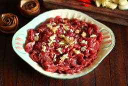 Thả thứ này vào ướp thịt bò: Thịt mềm tan