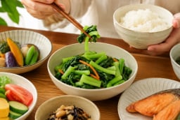 Vì sao trong bữa cơm nên ăn rau trước rồi mới ăn cơm? Thói quen nhỏ nhưng mang lại nhiều lợi ích bất ngờ