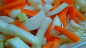 Cà rốt trộn chua ngọt vừa giòn sần sật lại vừa thơm ngon, giải ngán hiệu quả