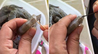 Không cần bóc vỏ, bạn có thể lấy đường chỉ đen trên lưng tôm siêu nhanh với mẹo đơn giản này
