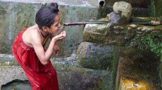 Quốc gia kì lạ: Phụ nữ thoải mái 'tắm tiên', đèn giao thông không xuất hiện