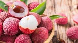 Từ vụ bé 15 tháng tuổi ngộ độc khi ăn vải: Cảnh báo những điều cần biết khi cho trẻ ăn loại quả này