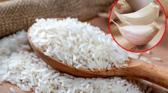 Thả vài tép tỏi vào thùng gạo ai cũng tưởng 'phí của' cho đến khi thấy kết quả