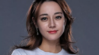 Địch Lệ Nhiệt Ba gây choáng với ảnh cận cảnh Mừng SHBET phiên bản mới 2025 mụn kém săn chắc, nhan sắc thật lộ rõ loạt khuyết điểm