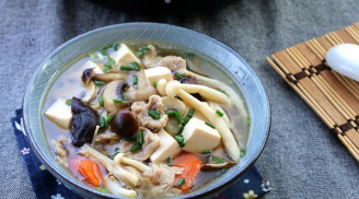 Nấu canh nấm ngọt thanh lại gấp đôi chất bổ chỉ cần thêm một nguyên liệu này vào nồi