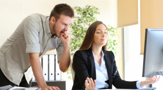Màn đáp trả đỉnh cao của cô gái khi bị đồng nghiệp chơi xấu khiến ai nấy 'đơ' người