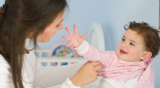 Trời bắt đầu chuyển lạnh, mẹ cần lưu ý gì để con không bị ốm ?