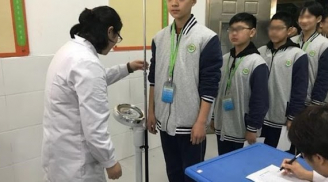 Cậu bé 13 tuổi cao 1m6 khiến bố mẹ vui mừng, ai ngờ đi khám BS nói: Tương lai không thể cao thêm nữa