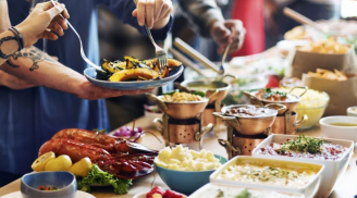 Đầu bếp nhà hàng tiết lộ: Đi ăn hàng nhớ tránh 2 khung giờ này, đi chỉ tốn tiền