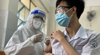 Ngày 27/11, Hà Nội tiếp tục tiêm vaccine Covid-19 cho trẻ lớp 9