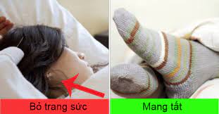 5 thứ phải cởi ra, 3 thứ mặc vào khi ngủ: Chị em thực hiện đúng sẽ trẻ lâu sống thọ, ngừa lão hóa