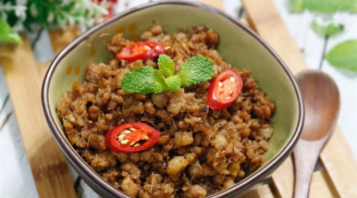Cách làm món thịt băm rang riềng thơm ngon tuyệt hảo cho mâm cơm cuối tuần