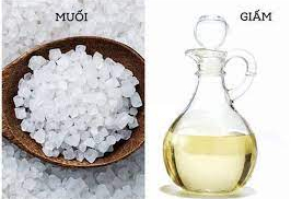 Mùa hè dùng lăn nách khiến áo ố vàng, cô gái được dân mạng bày cách “cứu cánh”: Chỉ 5 phút áo trắng tinh