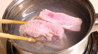 Nhiều người không biết thường bỏ 3 loại gia vị này vào luộc thịt lợn, bảo sao thịt khô, mất chất