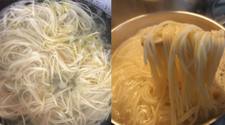Luộc mì dùng nước sôi hay nước lạnh đều sai hết, muốn sợi mỳ dai ngon phải bỏ thứ này vào nồi