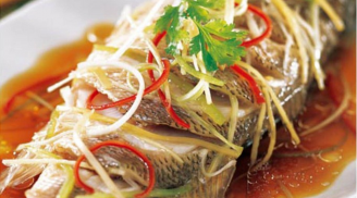 Đầu bếp nói: Hấp cá muốn có vị ngọt tự nhiên, thịt mềm không tanh thì phải cho thứ này vào cùng