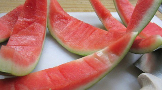 Trộn vỏ dưa hấu với đường và bột giặt, tưởng chẳng để làm gì đâu mà kết quả bất ngờ