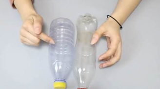 Quăng 2 vỏ chai nước vào máy giặt, tưởng lỡ tay mà tạo nên sự khác biệt đến không ngờ