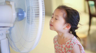 4 sai lầm khi dùng quạt mùa hè khiến trẻ ốm sốt, đi viện liên tục