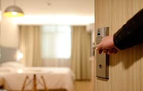 Thời gian nhận và trả phòng khách sạn là 12h và 14h, vậy 2 tiếng ở giữa khách sạn dùng làm gì?