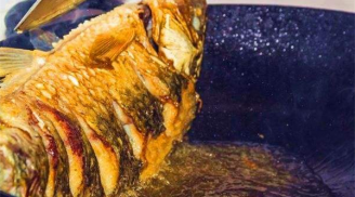 Rán cá thêm 2 thứ này, cá luôn vàng giòn, không nát thịt hay xát chảo