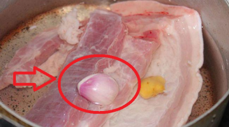 Mua thịt lợn về đừng vội nấu ngay: Ngâm thịt với thứ này 3 phút là tự 'nhả hết' 100% chất độc ra ngoài