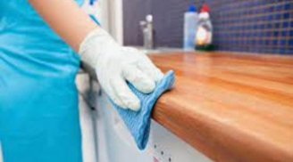 Lau đồ gỗ chỉ dùng nước lã không sạch được: Dùng thứ này đồ sạch tinh sáng bóng, bền lâu như mới