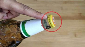 Nắp chai có 1 điểm nhỏ, cứ nhấn vào là mở nắm dễ dàng, phụ nữ cũng làm ngon ơ