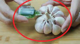 Nhỏ vài giọt dầu gió lên tỏi: Mang lợi ích tuyệt vời, giải quyết vấn đề cả đàn ông và phụ nữ gặp phải