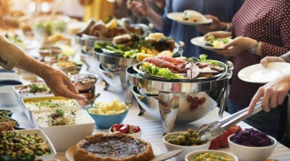 Gặp phải 4 tình huống này trong bữa tiệc, hãy buông đũa và rời đi càng sớm càng tốt