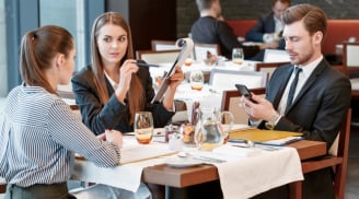 Trong buổi tiệc, sếp nhờ 'ra xe lấy hộ tôi món đồ', đừng dại gì mà chạy đi ngay