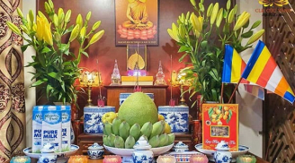 Lọ hoa nên đặt ở bên trái hay bên phải bàn thờ? Câu trả lời rất dễ mà nhiều người vẫn làm sai