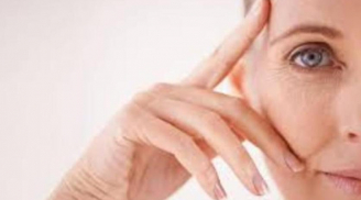 7 thói quen đẩy nhanh lão hóa, 'rút ngắn' tuổi thọ: Nhiều người vẫn làm thường xuyên