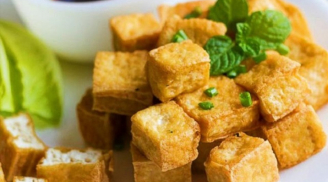 Rán đậu phụ vàng giòn cứ làm theo cách này, vụng mấy cũng không bị nát, không dính chảo