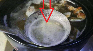 Đầu bếp 5 sao nói: Luộc thịt, hầm xương chớ vội hớt bọt, làm sai mất hết chất bổ