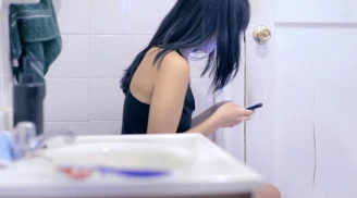 Bấm điện thoại trong nhà vệ sinh là đang mở đường cho 3 căn bệnh, số 3 cảnh báo nhiều người bị