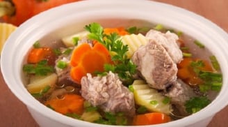 Hầm xương chỉ bỏ mỗi nước lạnh là sai: Thả thêm thứ này món canh trong veo, không hôi lại ngọt nước