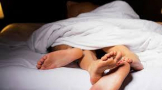 Phụ nữ thích nghe điều gì khi 'gần gũi'? Người trong cuộc nói ra bí mật