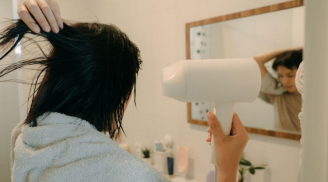 Gội đầu xong nên làm khô tự nhiên hay sấy khô bằng máy sấy tóc? Tưởng dễ mà nhiều người sai