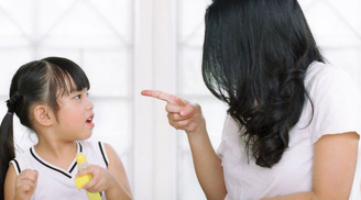 Cha mẹ thường xuyên nói 4 câu này, con ngày càng thiếu tự tin, EQ xuống thấp