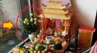 Lọ hoa trên bàn thờ đặt bên trái hay bên phải mới đúng: Tưởng ai cũng biết nhưng nhiều nhà làm sai