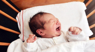 Con quấy khóc khi ngủ dậy thêm biểu hiện này, chứng tỏ chỉ số IQ phát triển rất tốt
