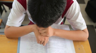 Con lười học, không chịu làm bài tập, ba mẹ nên làm gì?
