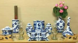 Thầy phong thủy chỉ rõ lọ hoa trên bàn thờ nên đặt bên trái hay bên phải thì có lộc: Nhiều nhà làm sai
